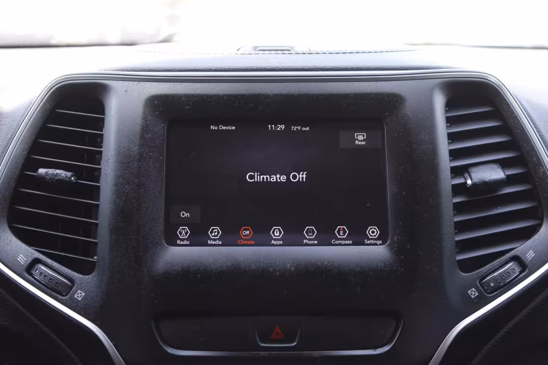 2019 Jeep Cherokee - 1C4PJLLB0KD274885 - Image #16
