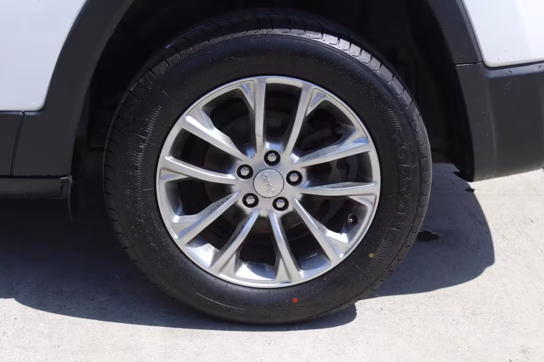 2019 Jeep Cherokee - 1C4PJLLB0KD274885 - Image #10