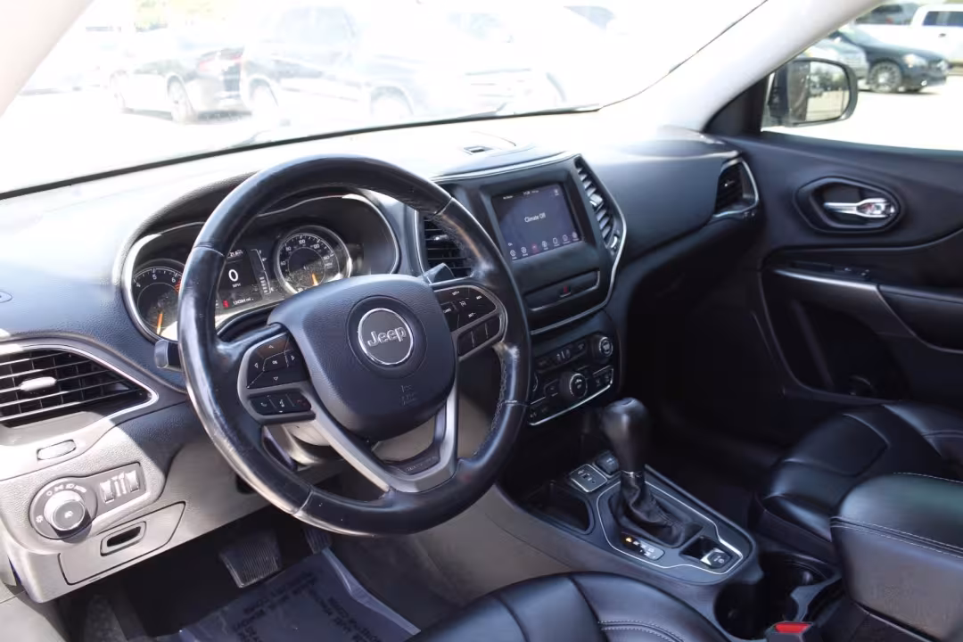 2019 Jeep Cherokee - 1C4PJLLB0KD274885 - Image #12