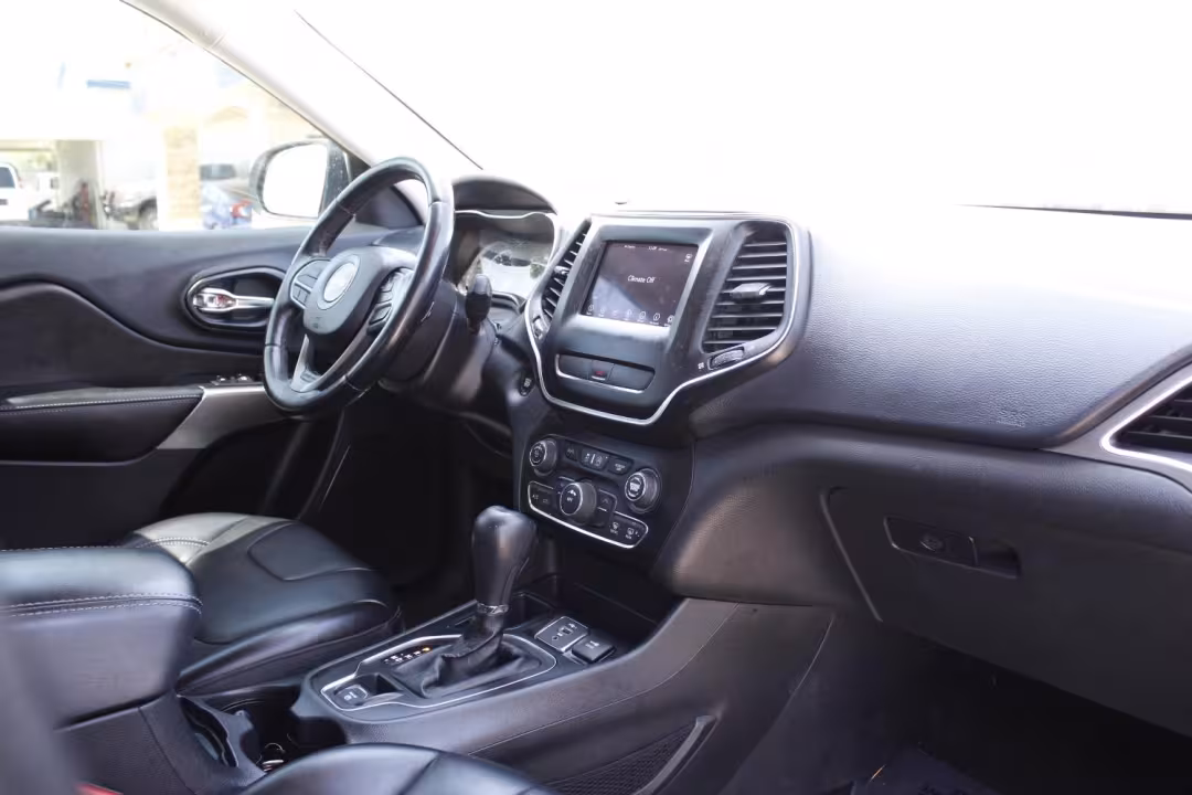 2019 Jeep Cherokee - 1C4PJLLB0KD274885 - Image #14