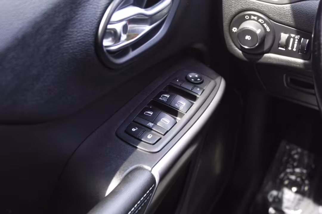 2019 Jeep Cherokee - 1C4PJLLB0KD274885 - Image #20