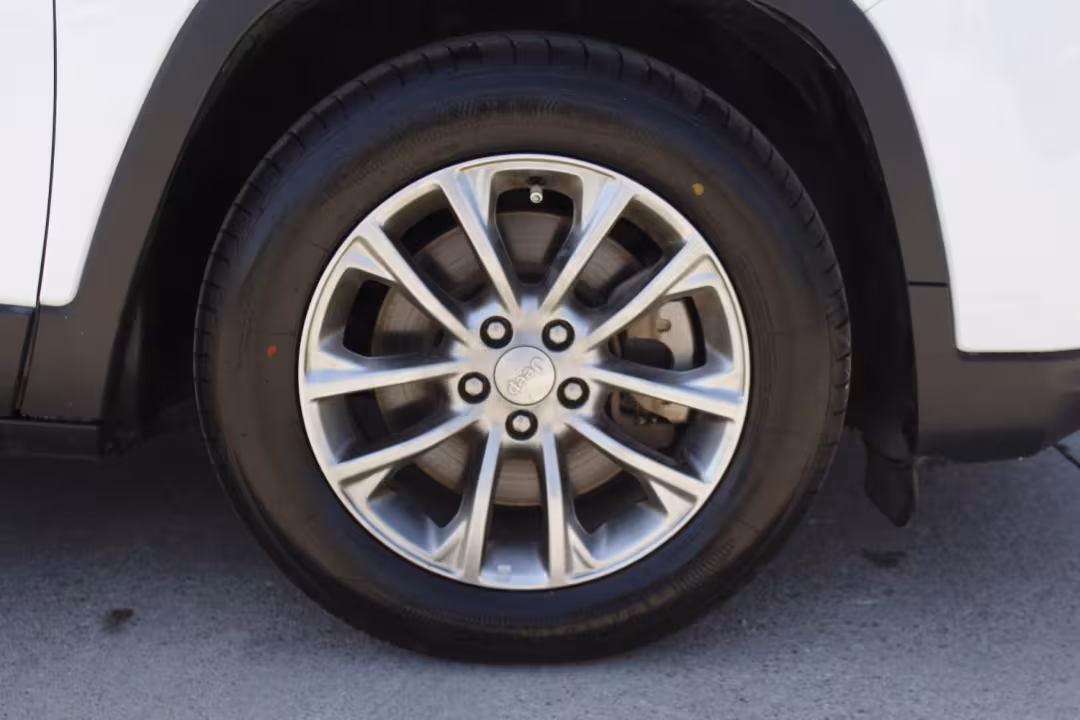 2019 Jeep Cherokee - 1C4PJLLB0KD274885 - Image #5