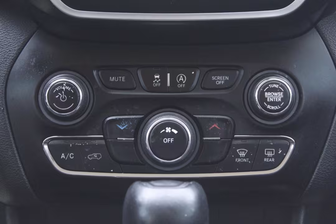 2019 Jeep Cherokee - 1C4PJLLB0KD274885 - Image #18