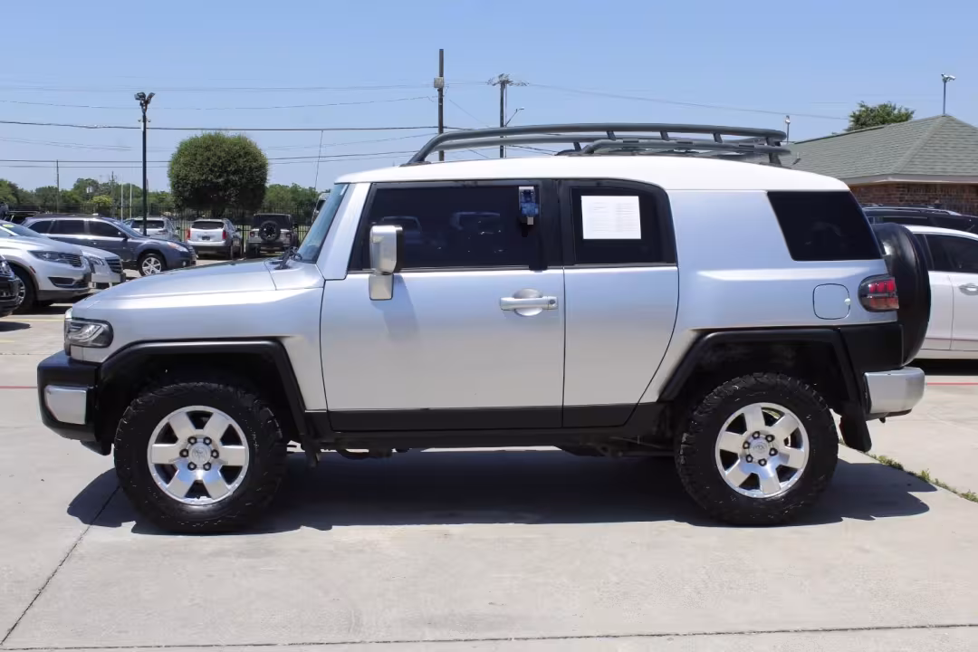 2007 Toyota FJ Cruiser - JTEBU11F070009051 - Image #3